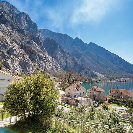 Apartments Lav Kotor Luaran gambar