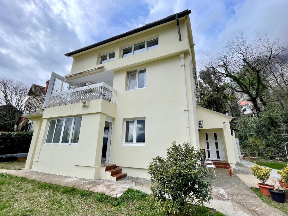 Apartments Lav Kotor Luaran gambar