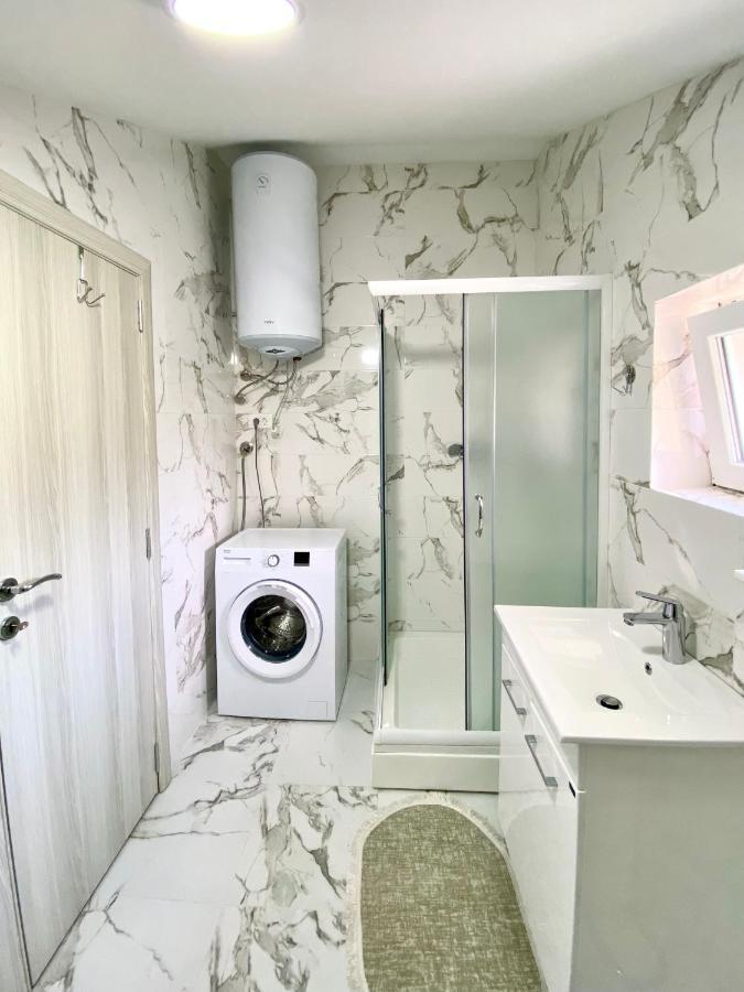 Apartments Lav Kotor Luaran gambar