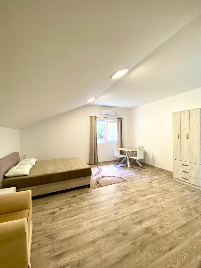 Apartments Lav Kotor Luaran gambar